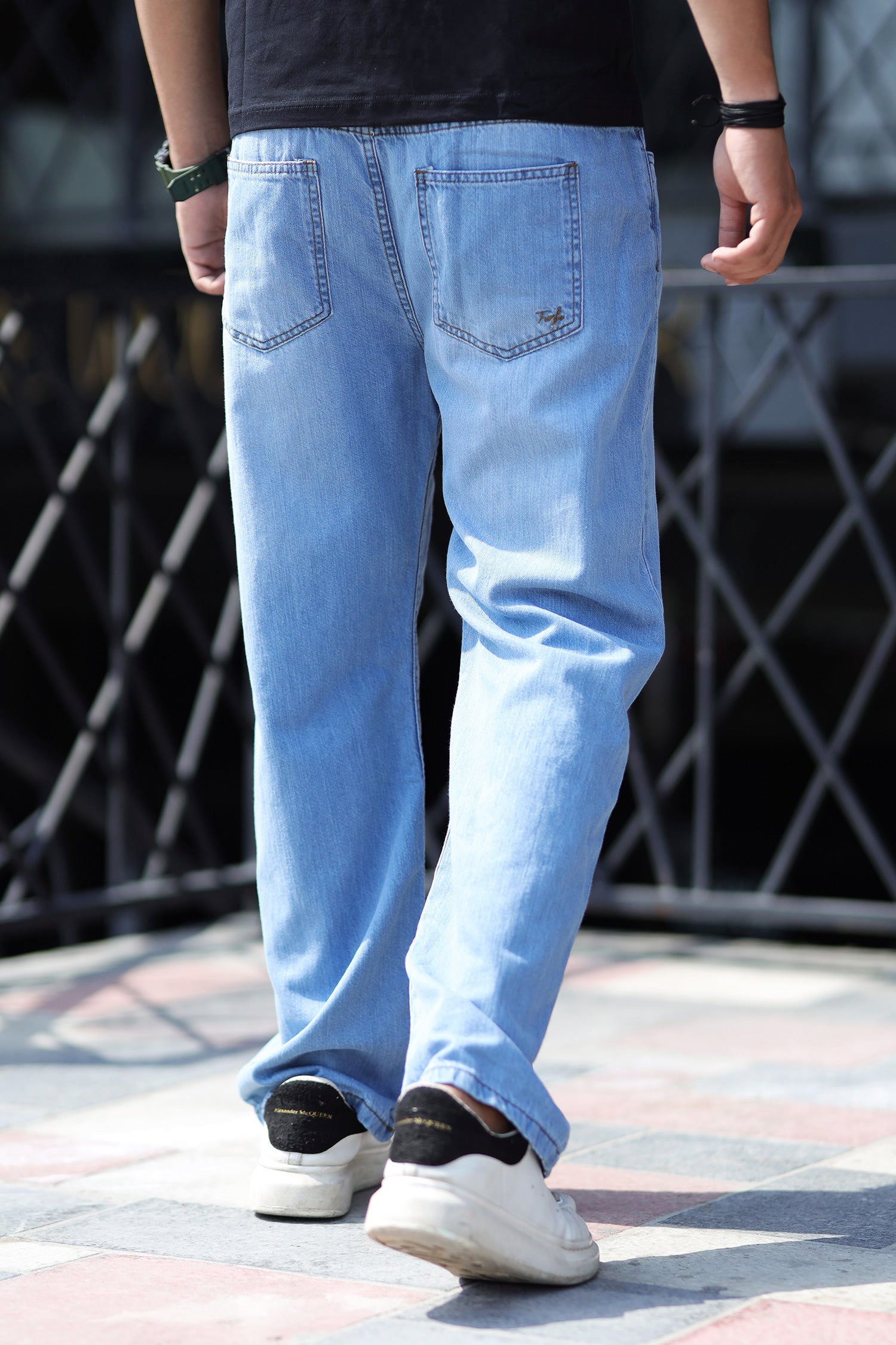 Loose Bottom Baggy Style Denim Turbo Jeans in Sky Blue