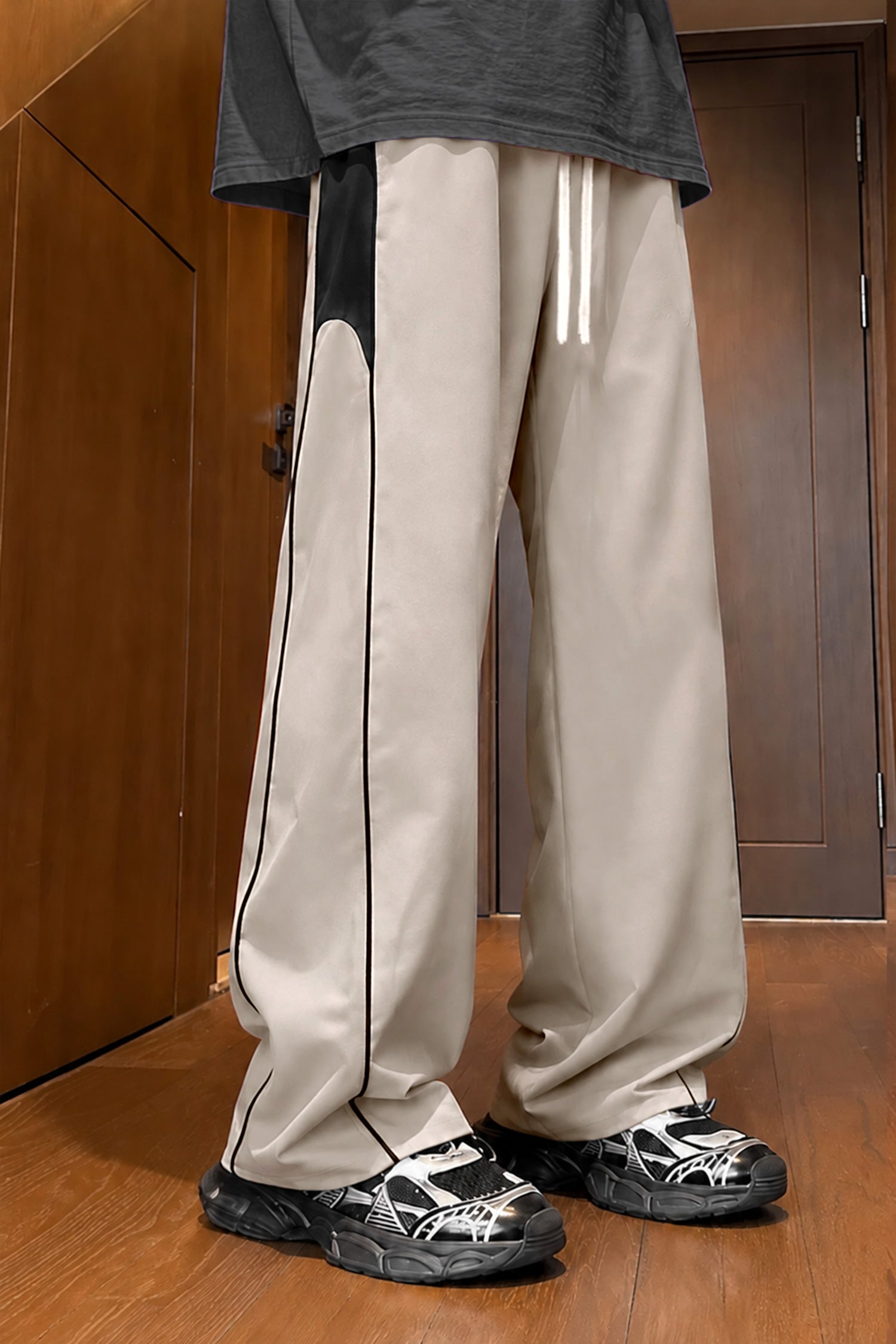 Turbo Side-Panel & Piping Design Loose Bottom Trouser In Skin
