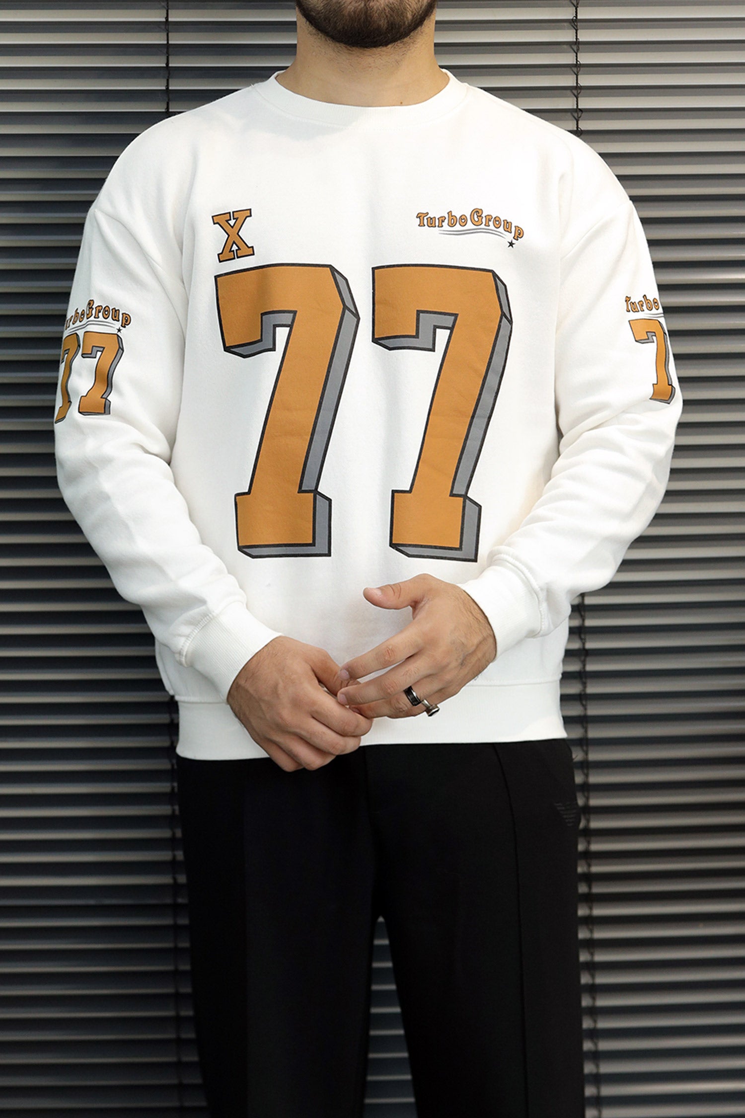 Turbo "77" Graphic Oversize Round Neck Men's Sweatshirt In White