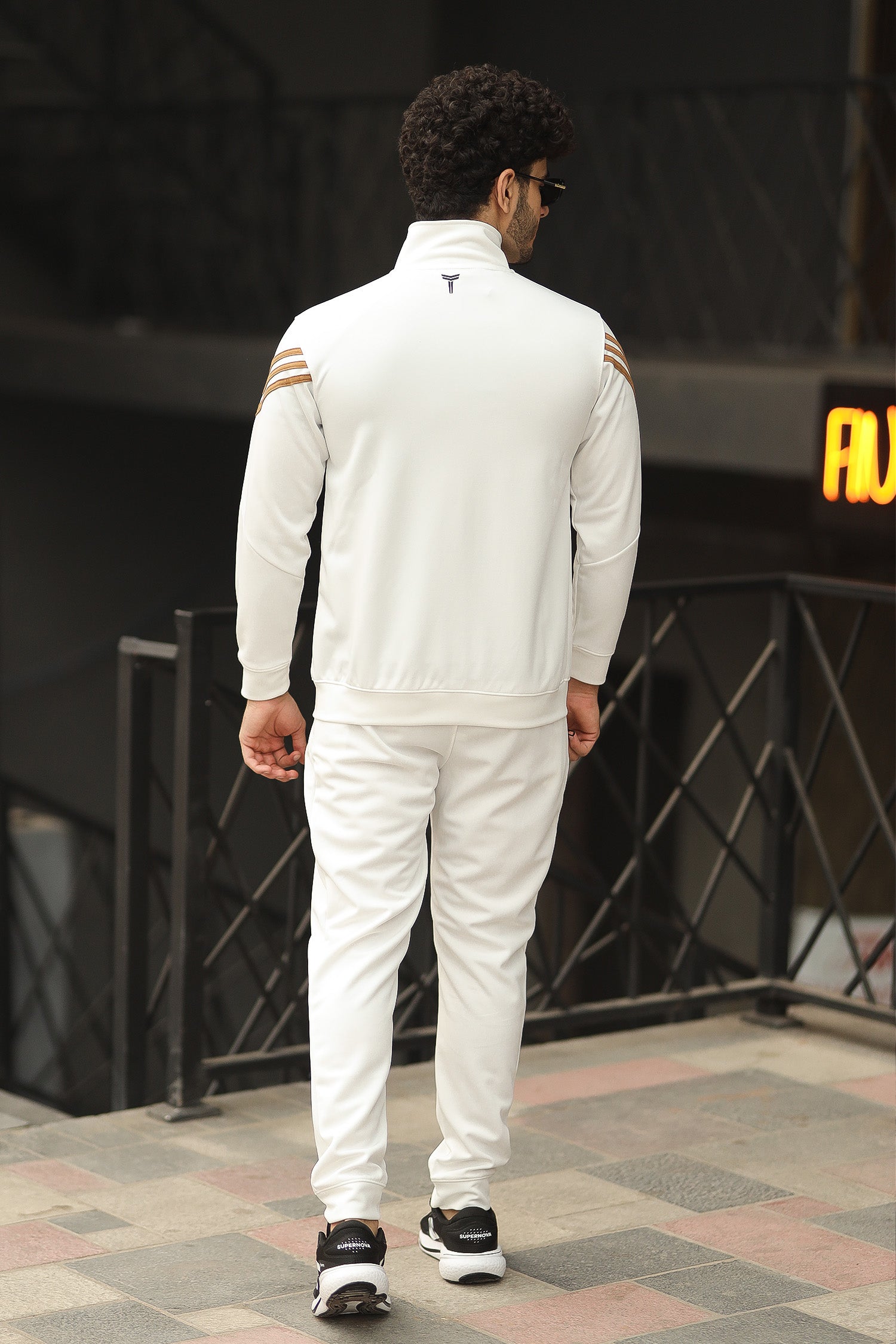 Turbo Diagonal Stripes Men Zipper Tracksuit In White