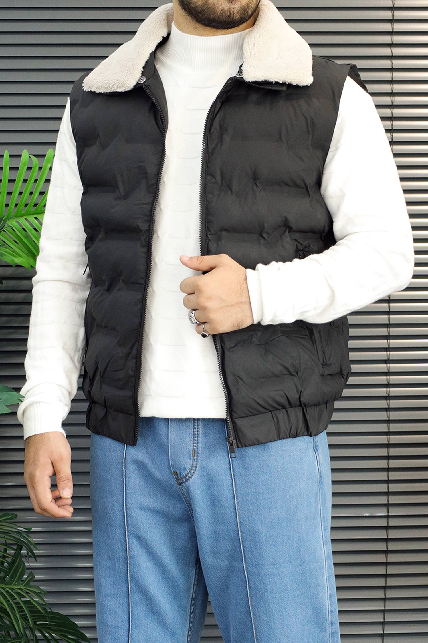 Sherpa Fur Collar Imported Parachute Men's Gilet In Black
