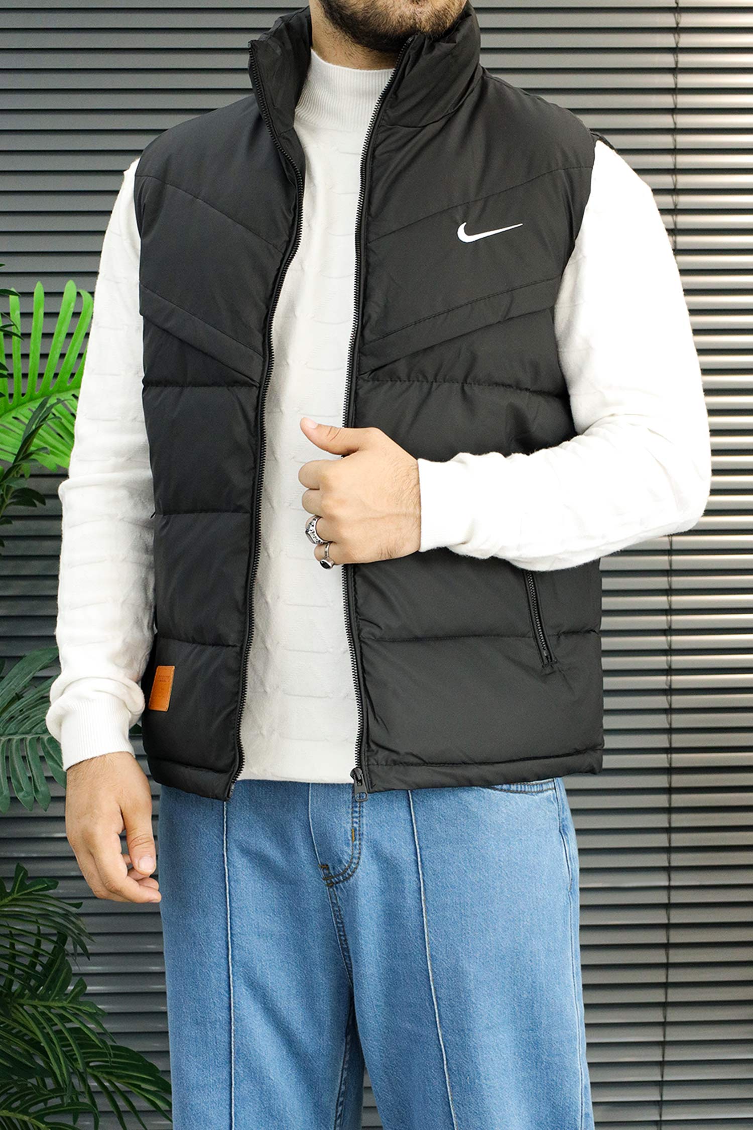 Nke Wind-Runner Imported Puffer Men's Gilet In Black