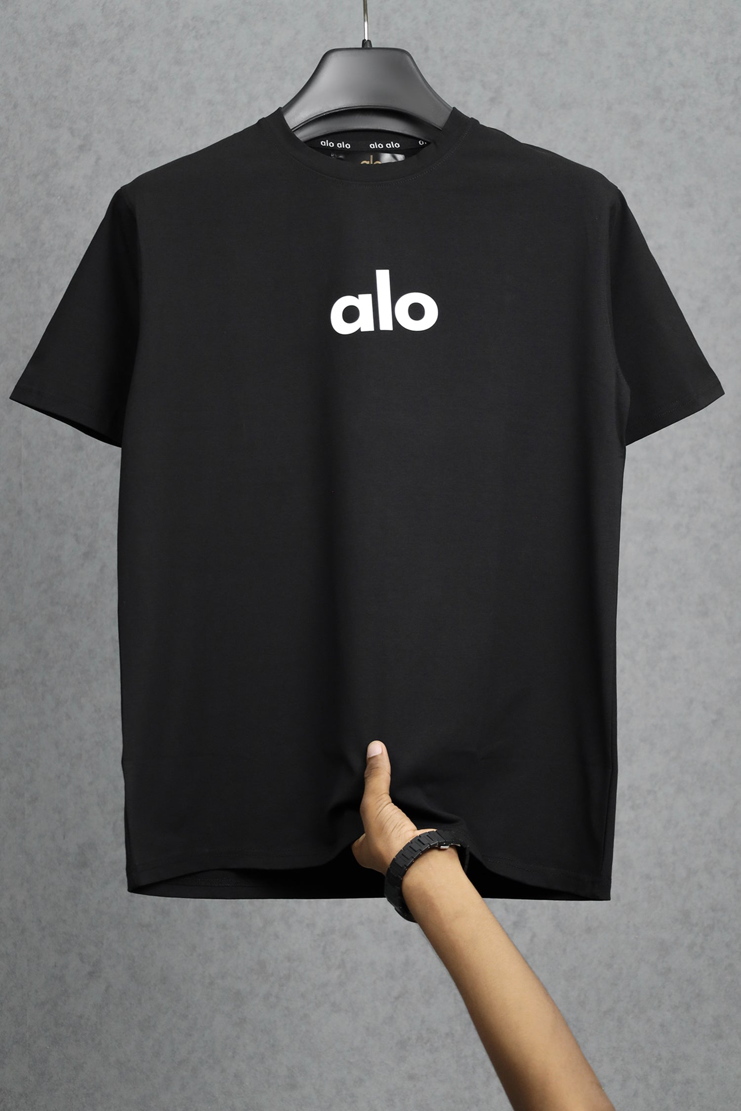 Alo 'The Icon' Geometric Graphic Crew Neck Tee