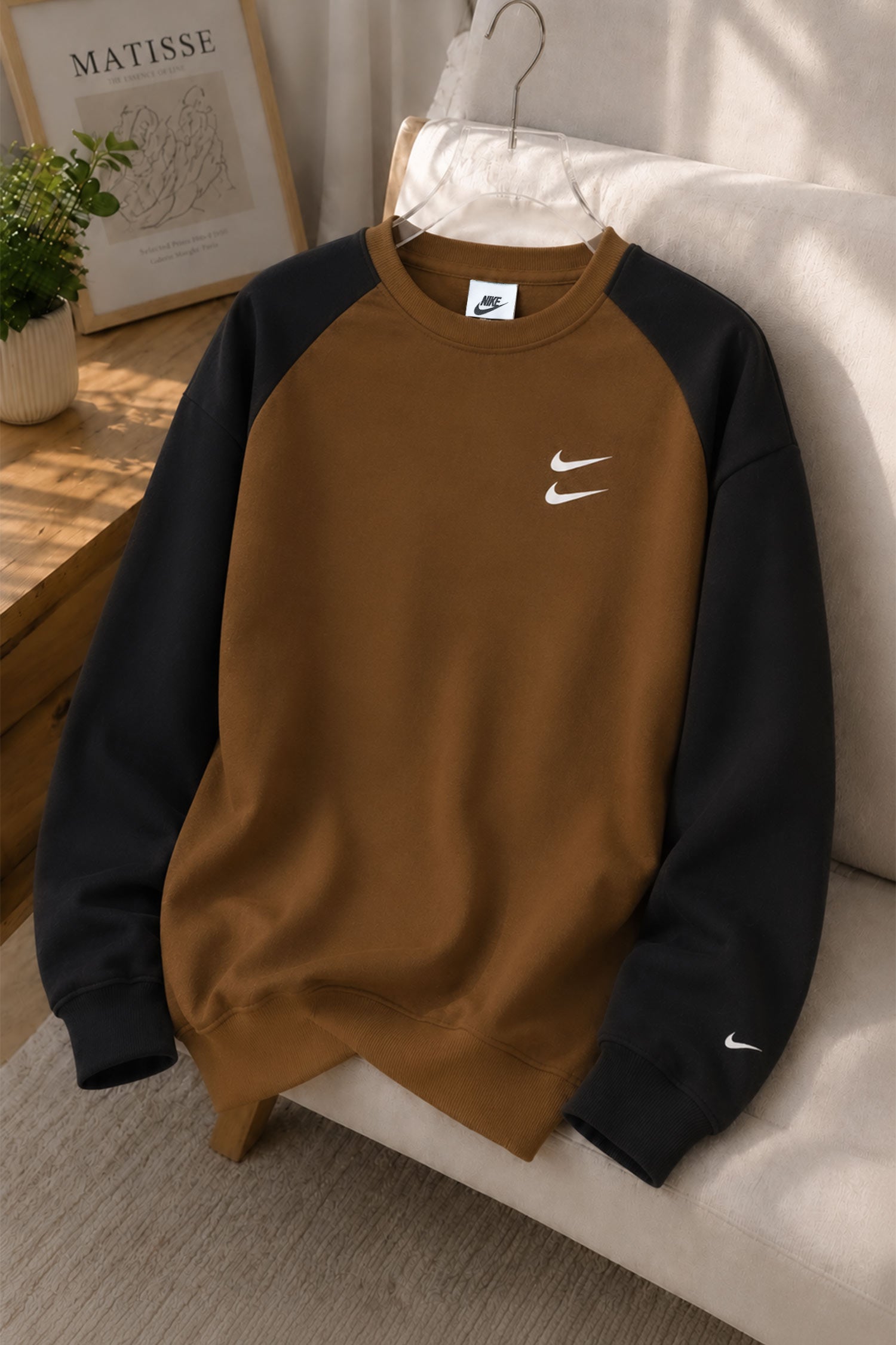 Nke Elite-Core Round Neck Men's Sweatshirt In Dark Brown