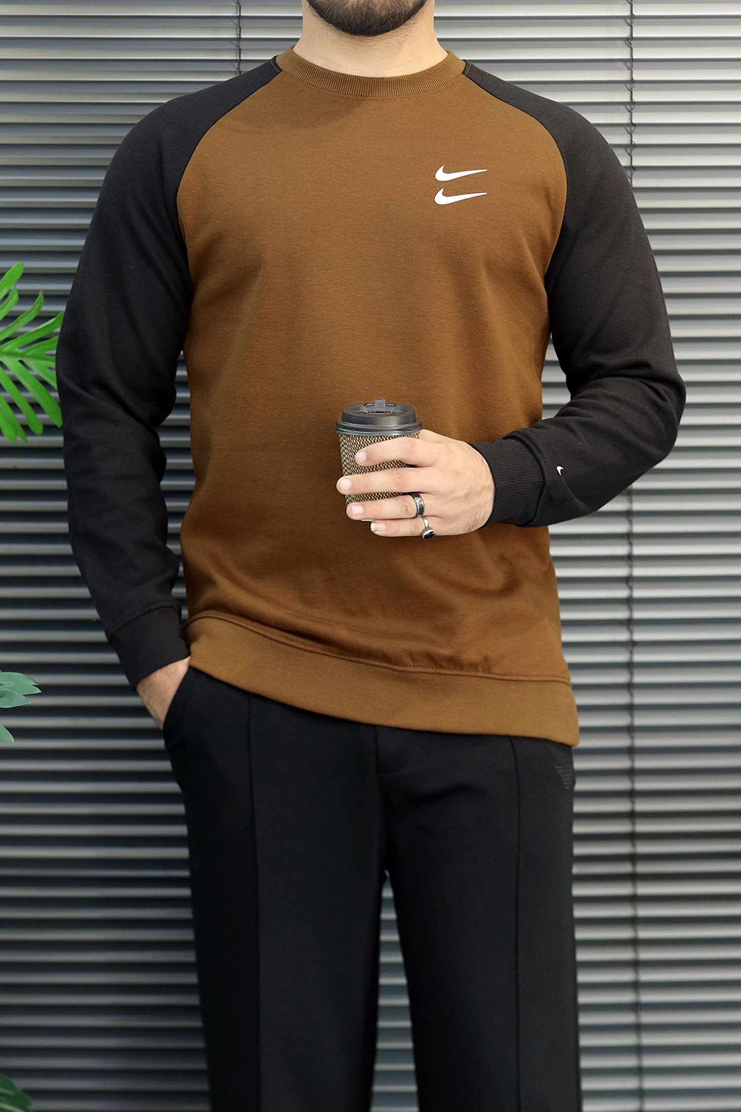 Nke Elite-Core Round Neck Men's Sweatshirt In Dark Brown