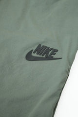 Nke Sportswear Standard Fit Shorts In Light Green