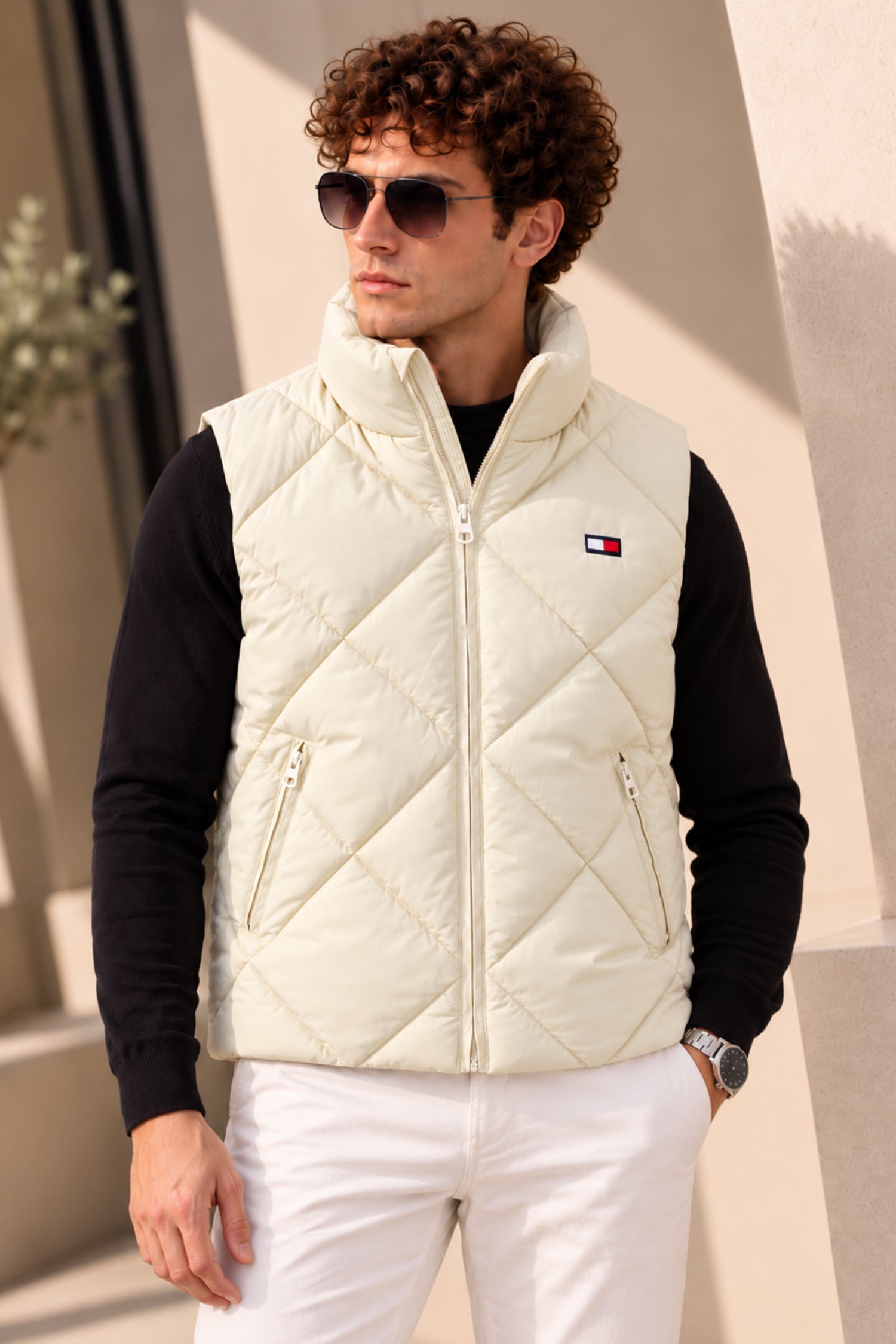 Tmy Hilfgr Diamond Quilt Imported Puffer Men's Gilet In Off White